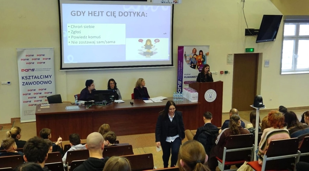 Dzień Bezpiecznego Internetu w PANS Jarosław: prezentacja "Gdy hejt dotyka