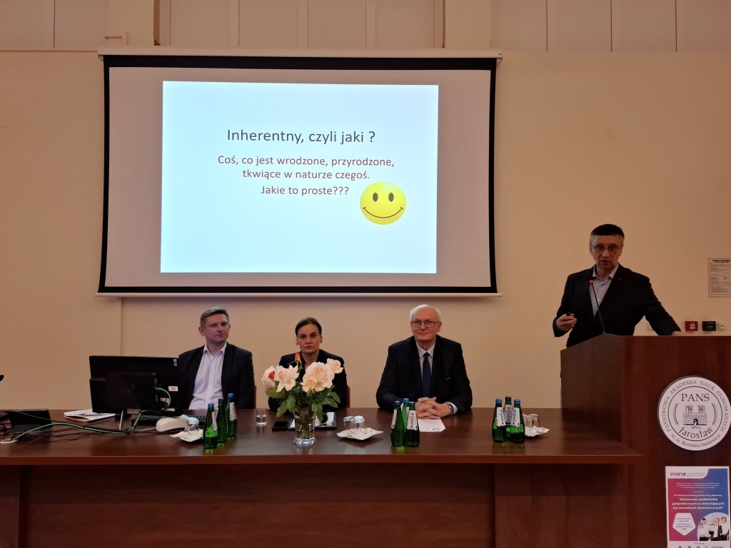 Prezentacja na konferencji naukowej "Aktywność podmiotów gospodarczych" w Białej Podlaskiej
