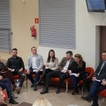 Studenci dyskutują podczas konferencji naukowej „Logistyka przyszłości”