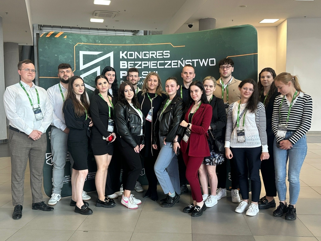 Grupa uczestników na Kongresie Bezpieczeństwa Polski
