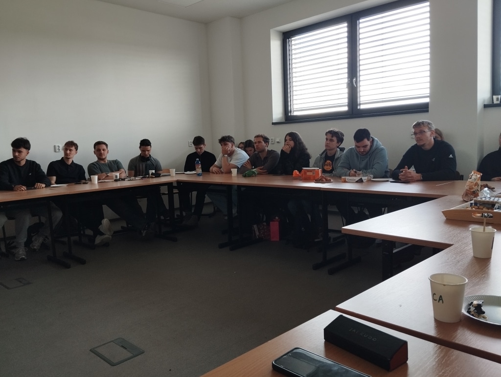Studenci kierunku zarządzanie w Czeskich Budziejowicach na zajęciach.