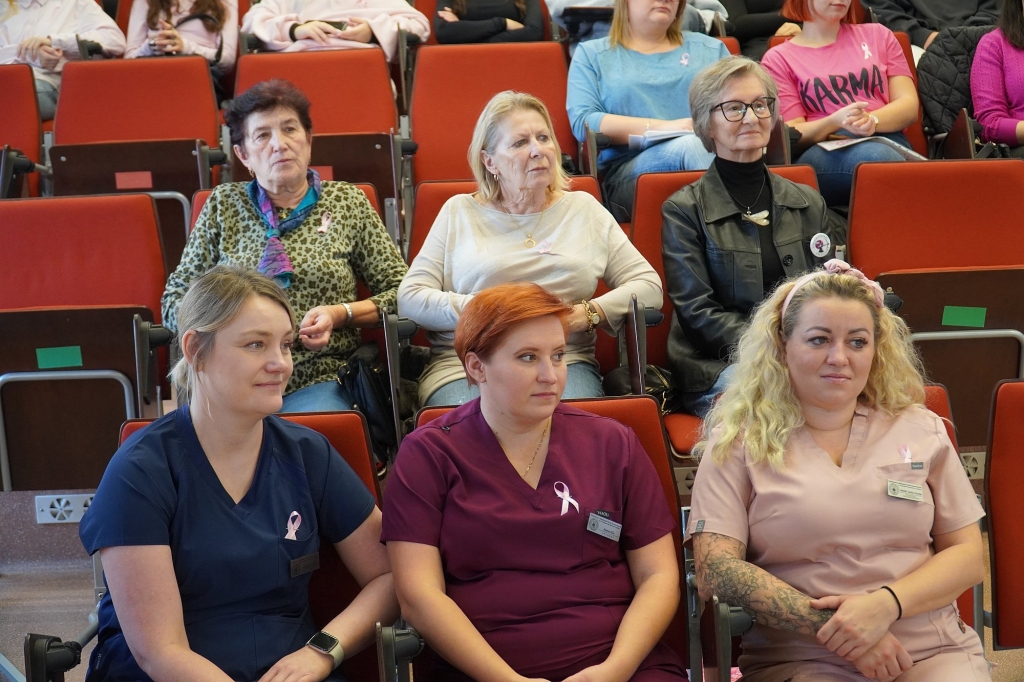Uczestniczki sympozjum naukowo-szkoleniowego "Różowy Październik