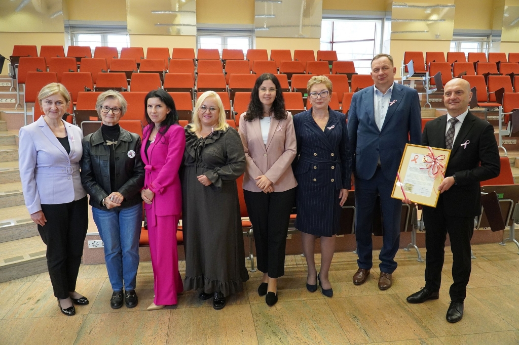 Uczestniczki sympozjum naukowo-szkoleniowego Różowy Październik
