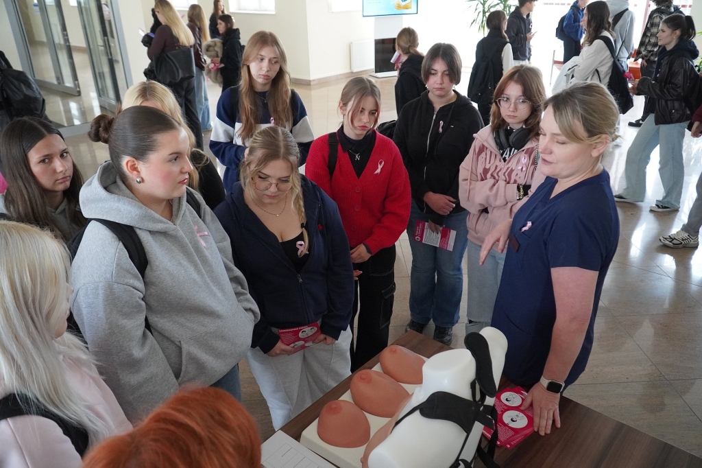 Sympozjum Różowy Październik: prelekcja o profilaktyce raka piersi.