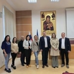 Grupa osób podczas wizyty studyjnej na Uniwersytecie Preszowskim.