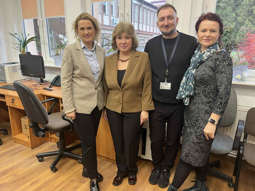 Prof. Natalia Maczyńska z zespołem na Wydziale Humanistycznym PANS w Jarosławiu.