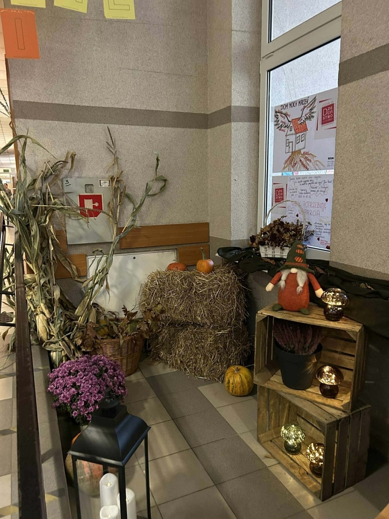 Jesienna dekoracja na Wydziale Humanistycznym PANS w Jarosławiu
