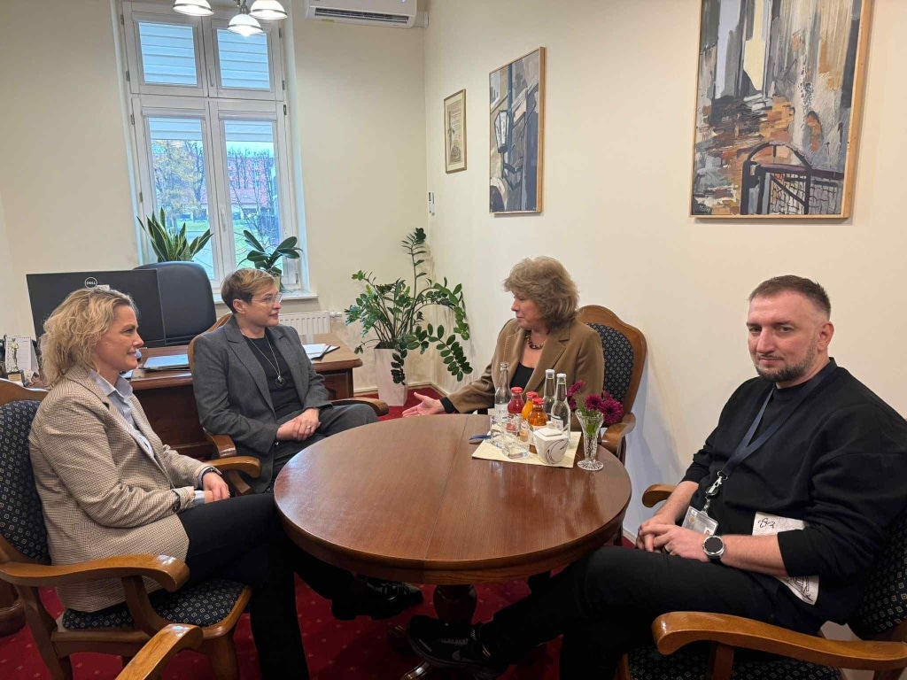 Prof. Maczyńska na Wydziale Humanistycznym PANS w Jarosławiu z zespołem
