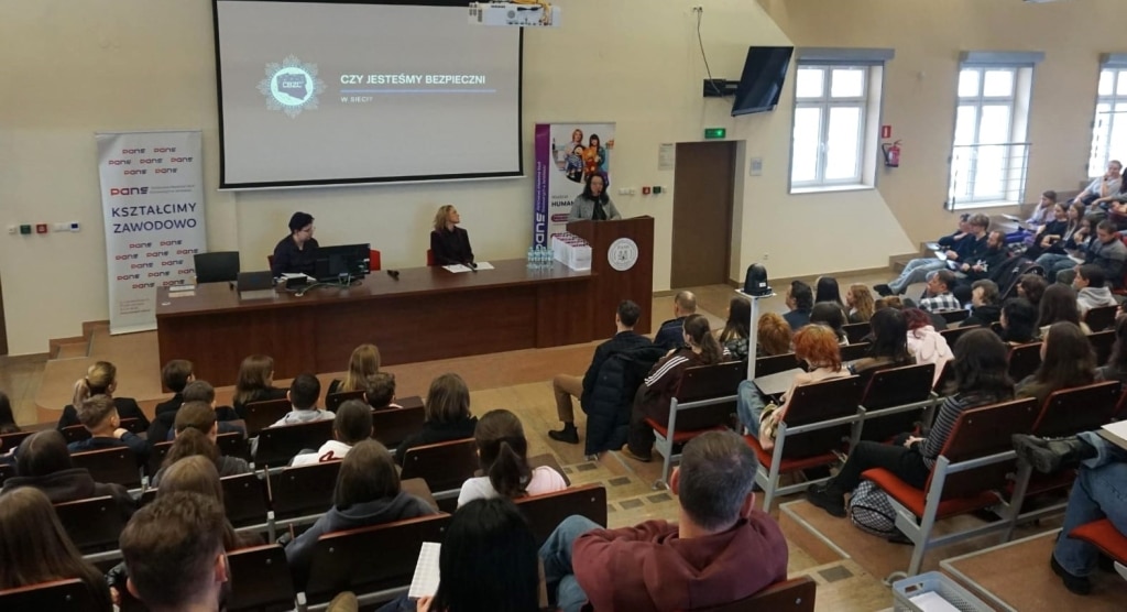 Dzień Bezpiecznego Internetu w PANS Jarosław: wykład w auli