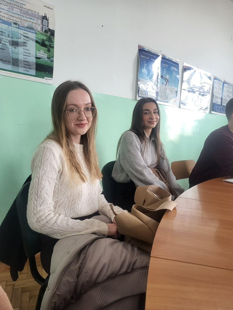Studentki psychologii w Szkole Podstawowej nr 1 podczas wizyty.