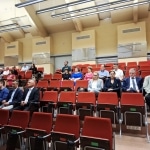 Uczestnicy konferencji naukowej „Aktywność podmiotów gospodarczych” siedzący na sali.