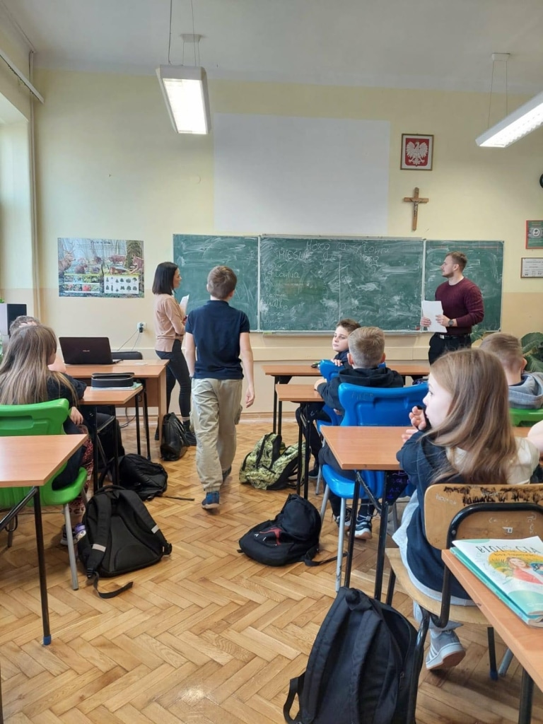Studenci psychologii w Szkole Podstawowej nr 1 im. Królowej Jadwigi