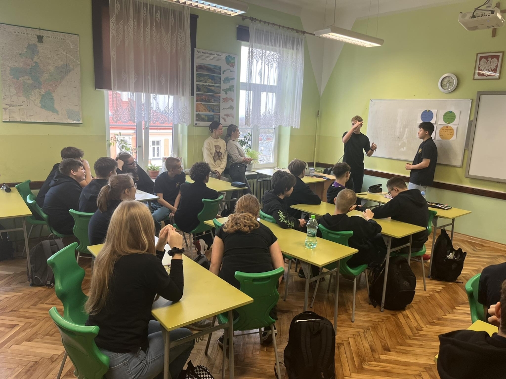 Wizyta studentów psychologii w Szkole Podstawowej nr 1 im. św. Królowej Jadwigi