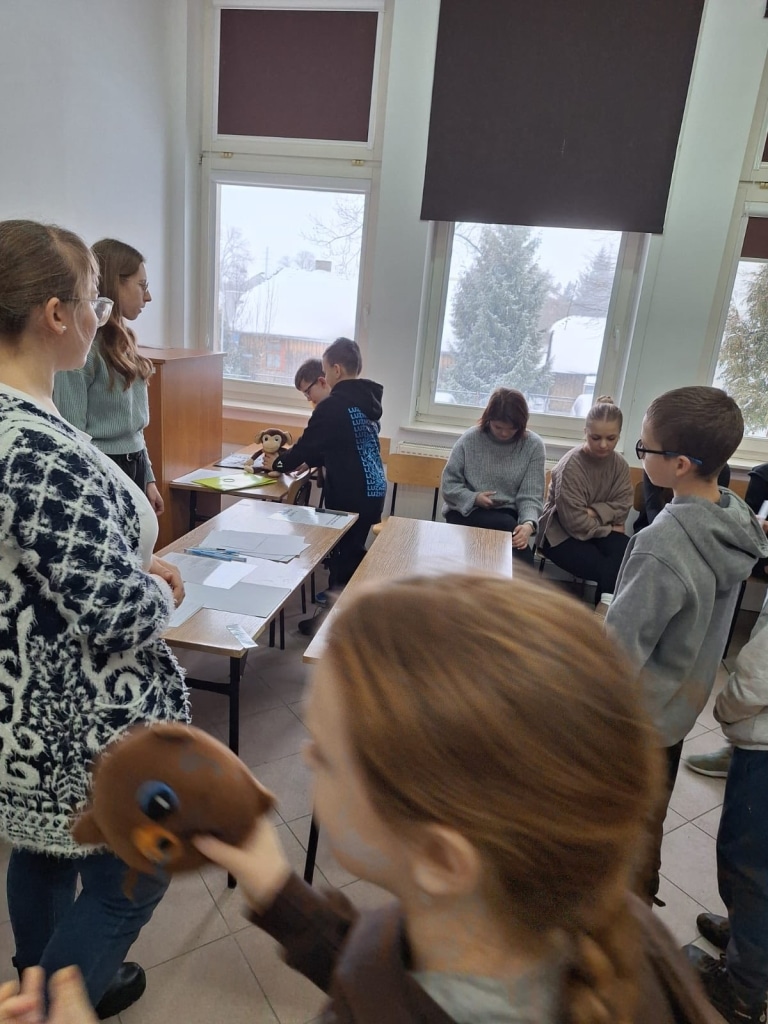 Dzieci na zajęciach Przyrodniczego Uniwersytetu Dzieci