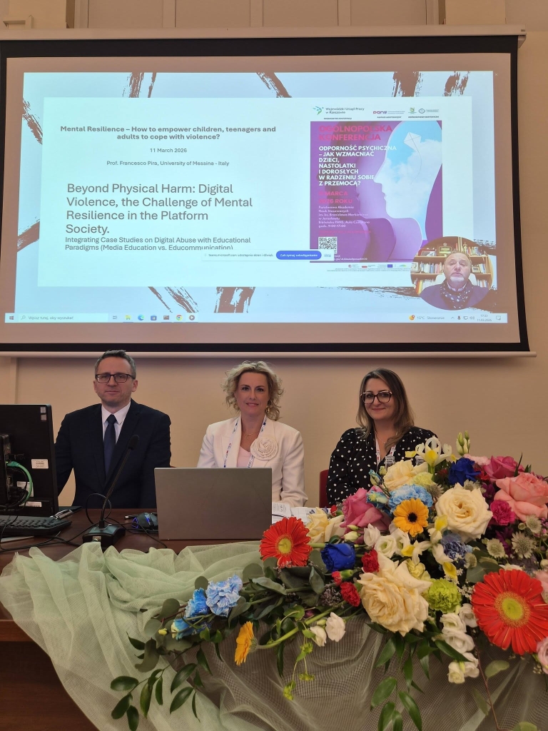 Konferencja naukowa „Odporność psychiczna”: przemówienie prof. Piresa i prelegentki.