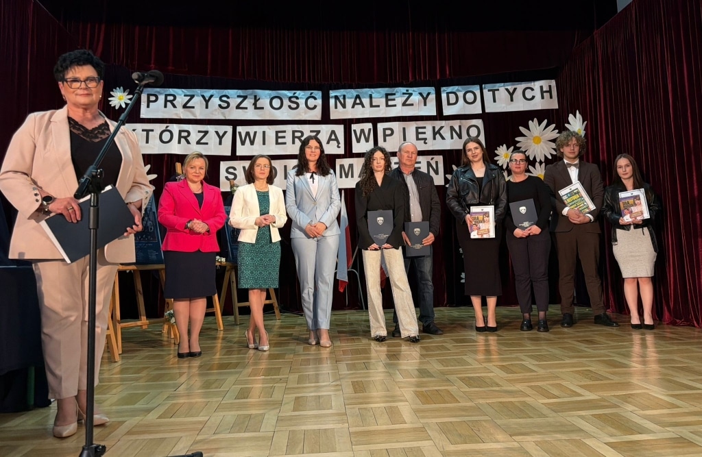 Uroczyste zakończenie roku szkolnego w Zespole Szkół Ekonomicznych i Ogólnokształcących z nagrodami