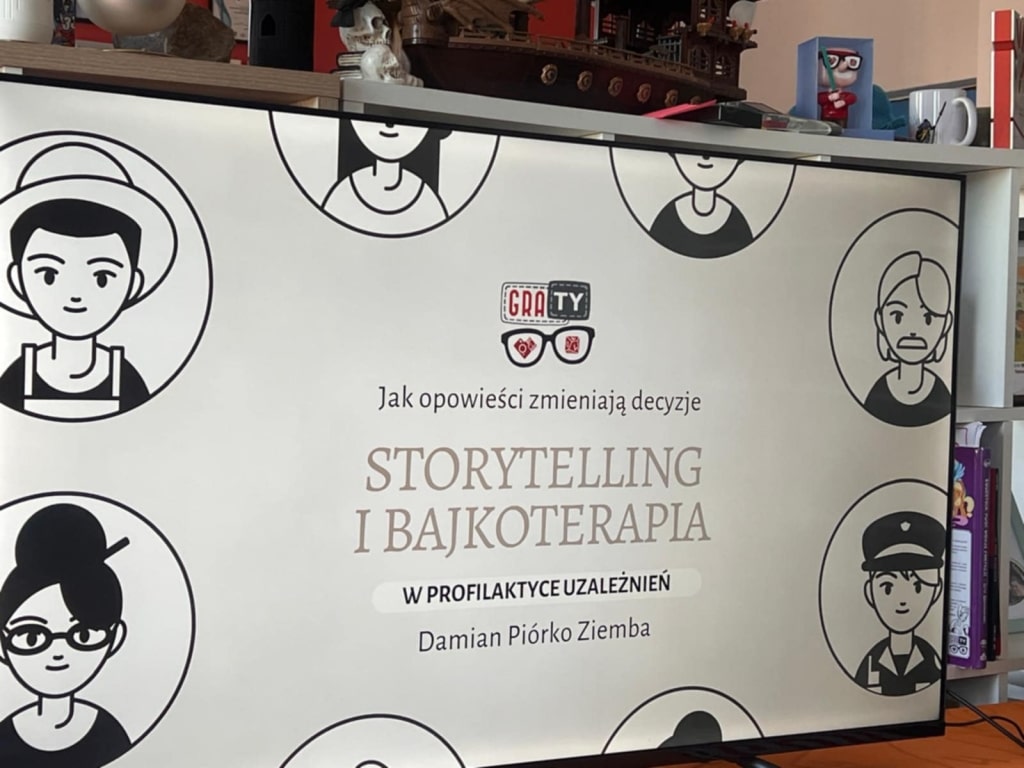 Ekran z napisem "Storytelling i bajkoterapia w profilaktyce uzależnień