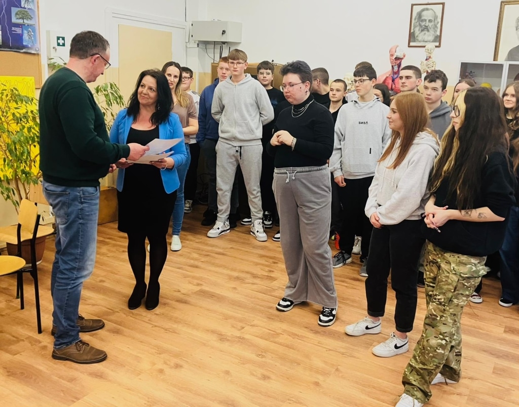 Młodzież na zajęciach profilaktycznych o stresie i potrzebach