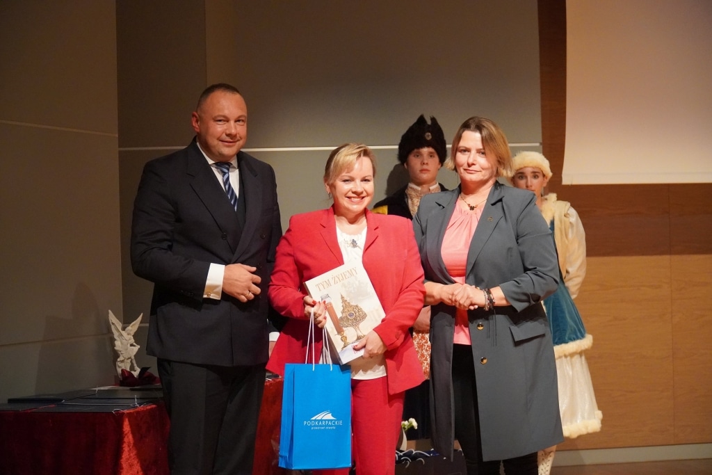 Uroczyste wręczenie nagród podczas Dnia Edukacji Narodowej