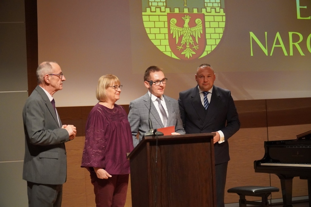 Uroczystość z okazji Dnia Edukacji Narodowej: wręczenie nagród.