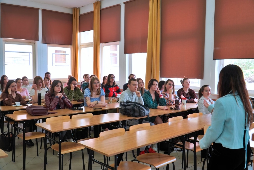Uczestnicy Dnia Jakości kierunku Pedagogika Przedszkolna i Wczesnoszkolna w sali wykładowej.