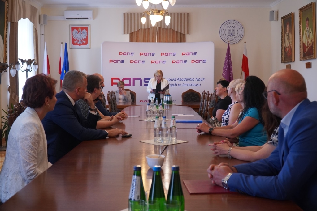 Spotkanie w PANS Jarosław: podpisanie porozumień o współpracy ze szkołami.