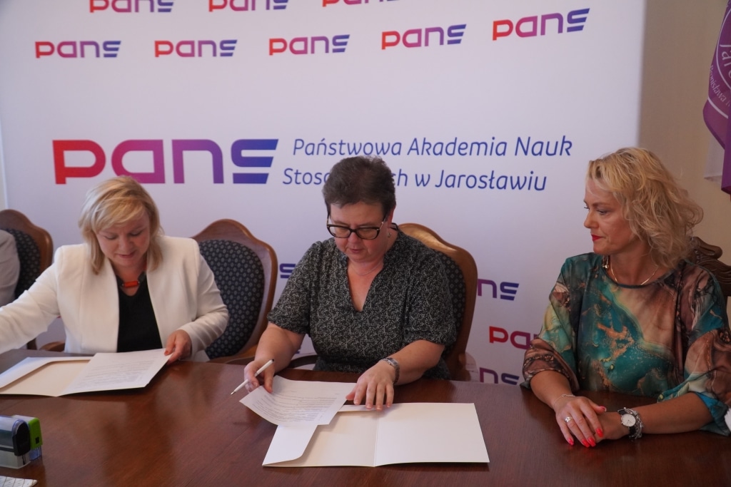 Jarosławiu: podpisanie porozumień o współpracy PANS z placówkami.