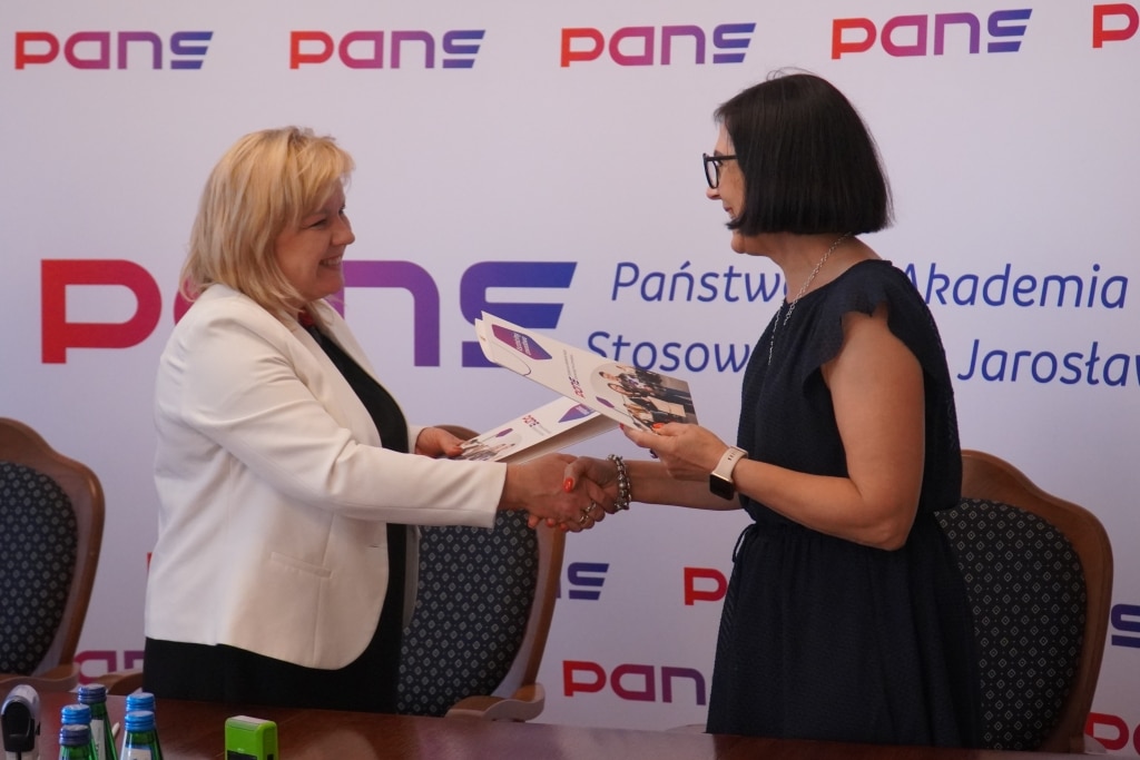 Podpisanie porozumienia o współpracy między PANS Jarosław a jarosławskimi placówkami.