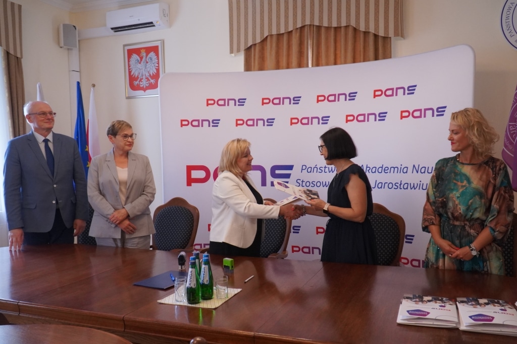 Podpisanie porozumienia o współpracy z jarosławskimi placówkami oświatowymi.