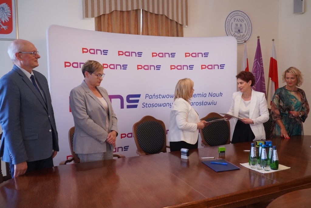 Podpisanie porozumień o współpracy PANS Jarosław z placówkami.