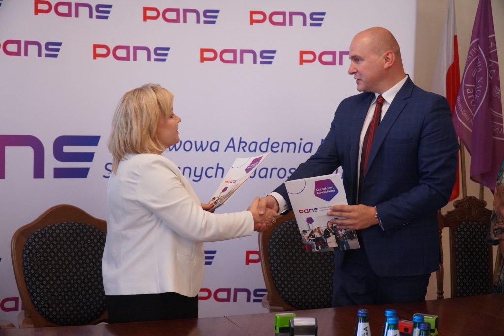 Podpisanie porozumienia o współpracy PANS Jarosław z jarosławskimi placówkami.