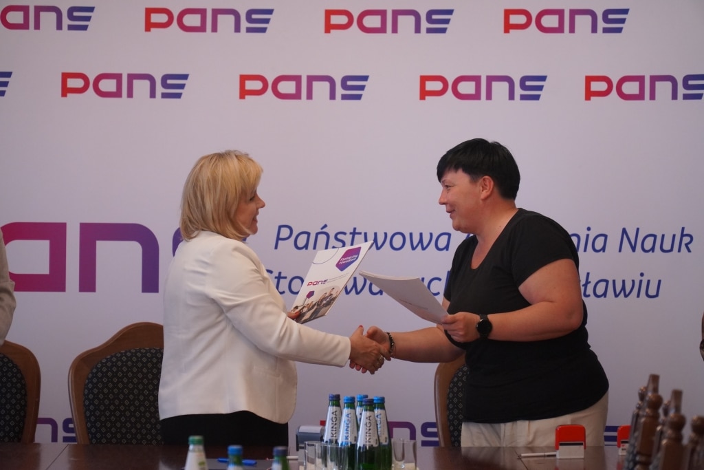 Podpisanie porozumienia o współpracy między PANS Jarosław a jarosławskimi placówkami.