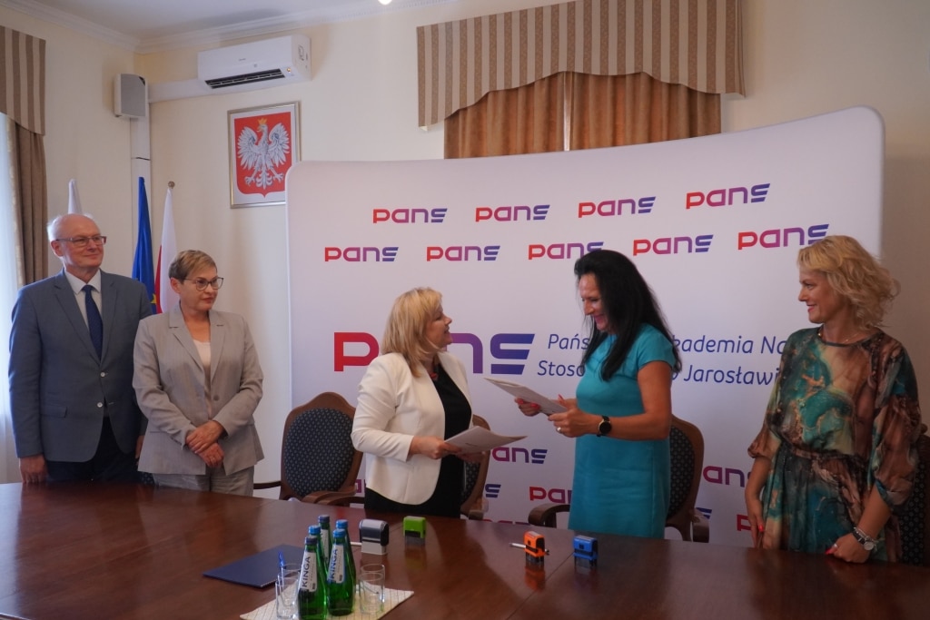 Podpisanie porozumienia PANS Jarosław z jarosławskimi szkołami.