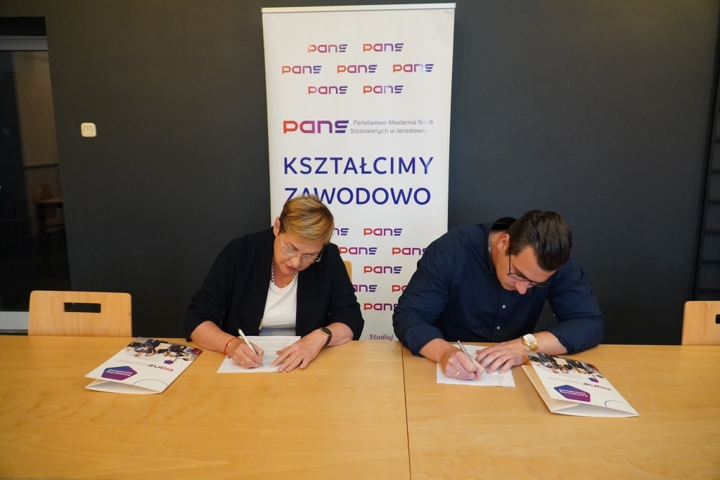 Podpisanie umów o współpracy PANS z Property Master i Spirit Games Studio.