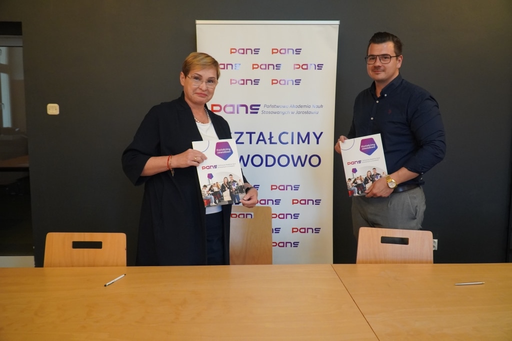 Podpisanie umów o współpracy z Property Master i Spirit Games Studio przez PANS Jarosław