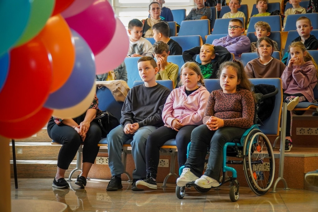 Dzieci i młodzież na Festiwalu Kreatywności w PANS Jarosław.