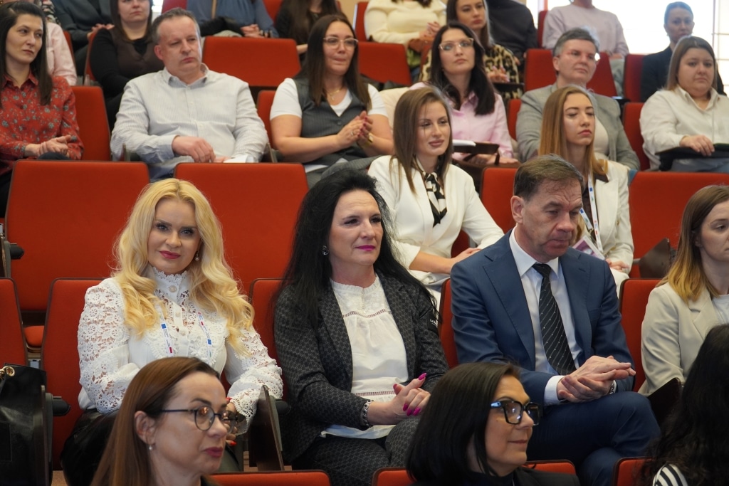 Uczestnicy konferencji naukowej o odporności psychicznej w Krakowie.