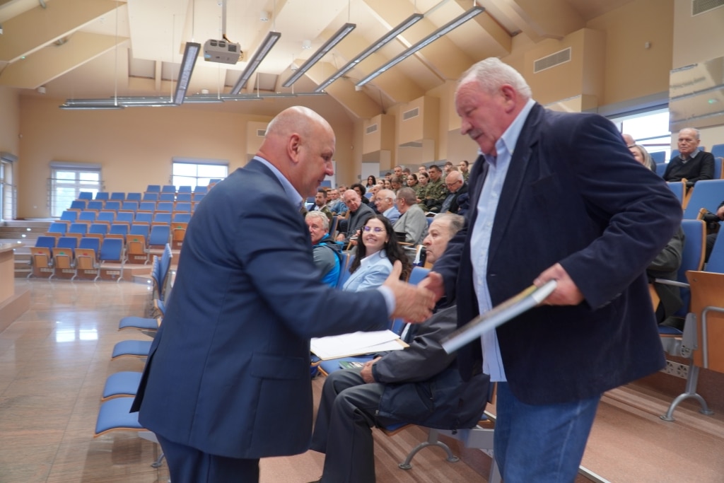 Spotkanie promujące książkę o garnizonie wojskowym w Jarosławiu.