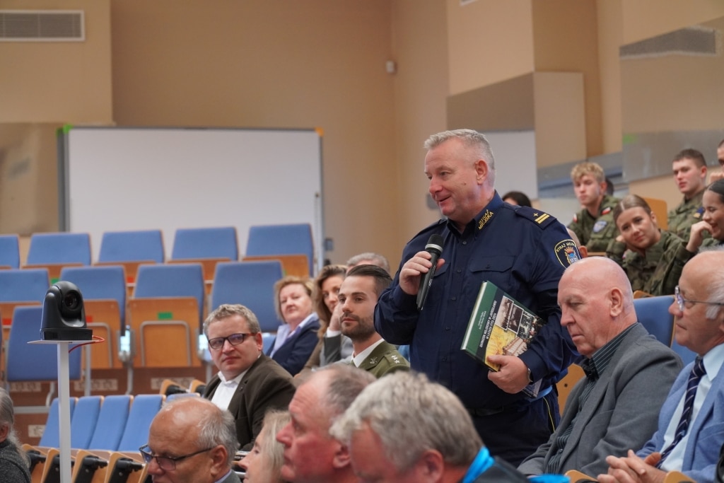 Spotkanie promujące książkę o garnizonie wojskowym w Jarosławiu