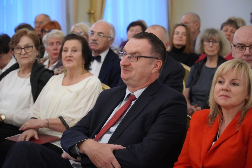 Uczestnicy inauguracji roku akademickiego Akademii Trzeciego Wieku w Polsce