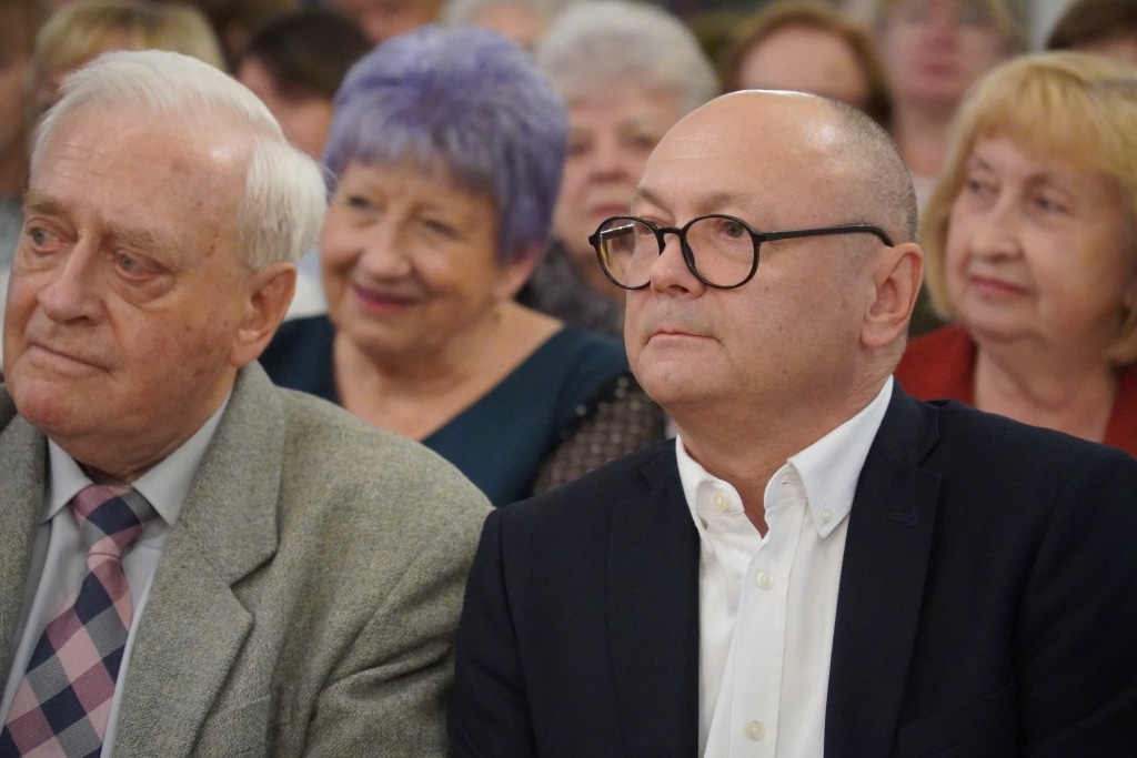 Inauguracja roku akademickiego Akademii Trzeciego Wieku: portret mężczyzn