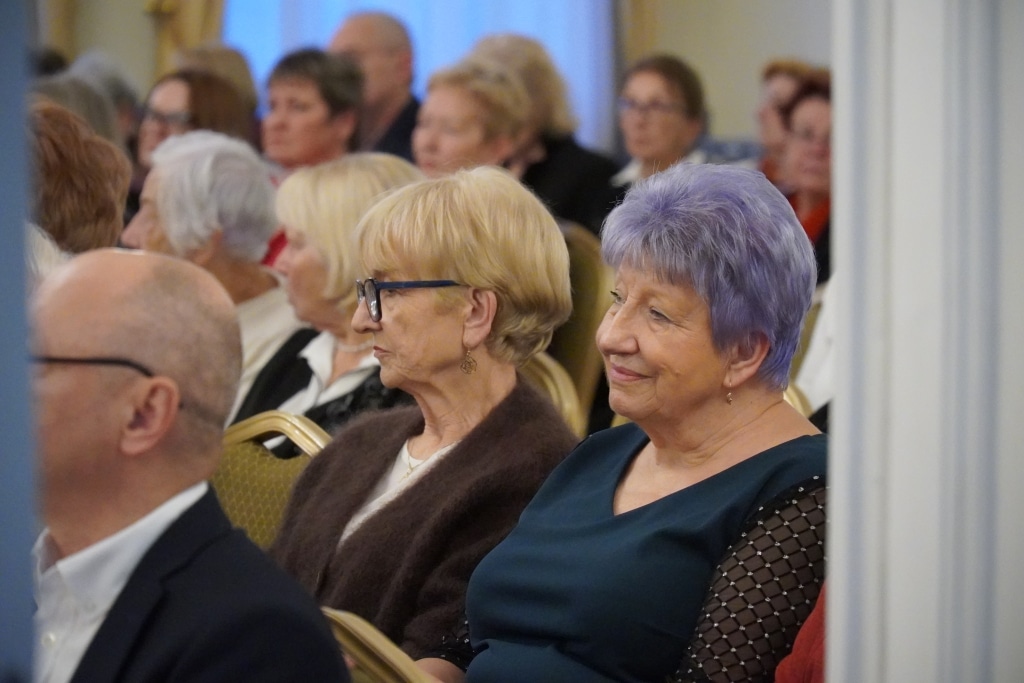 Uczestniczki inauguracji roku akademickiego Akademii Trzeciego Wieku w Krakowie.