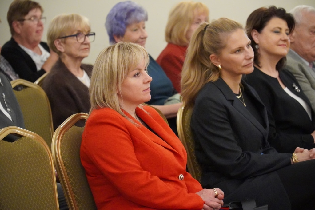 Uczestniczki inauguracji roku akademickiego Akademii Trzeciego Wieku w Krakowie