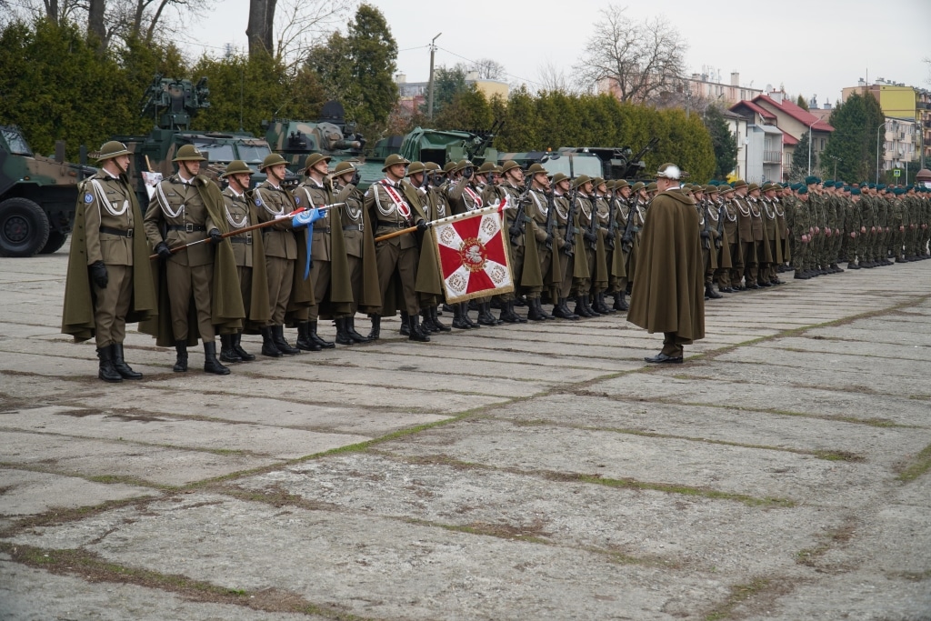 Żołnierze 21. Dywizjonu Artylerii Przeciwlotniczej na święcie.