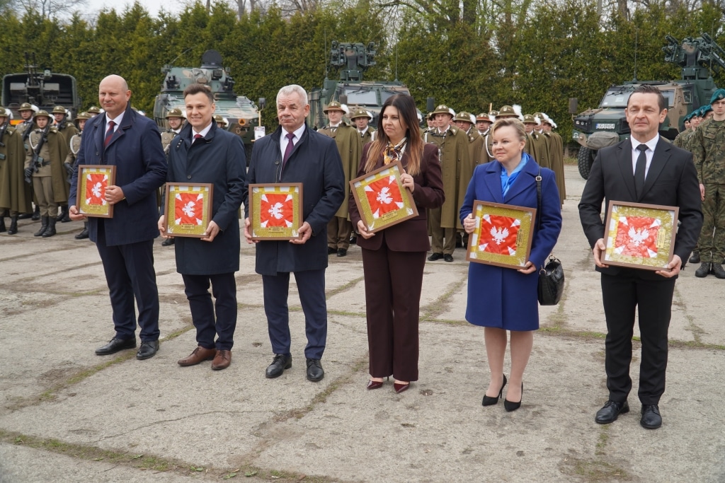 Wręczenie nagród podczas Święta 21. Dywizjonu Artylerii Przeciwlotniczej