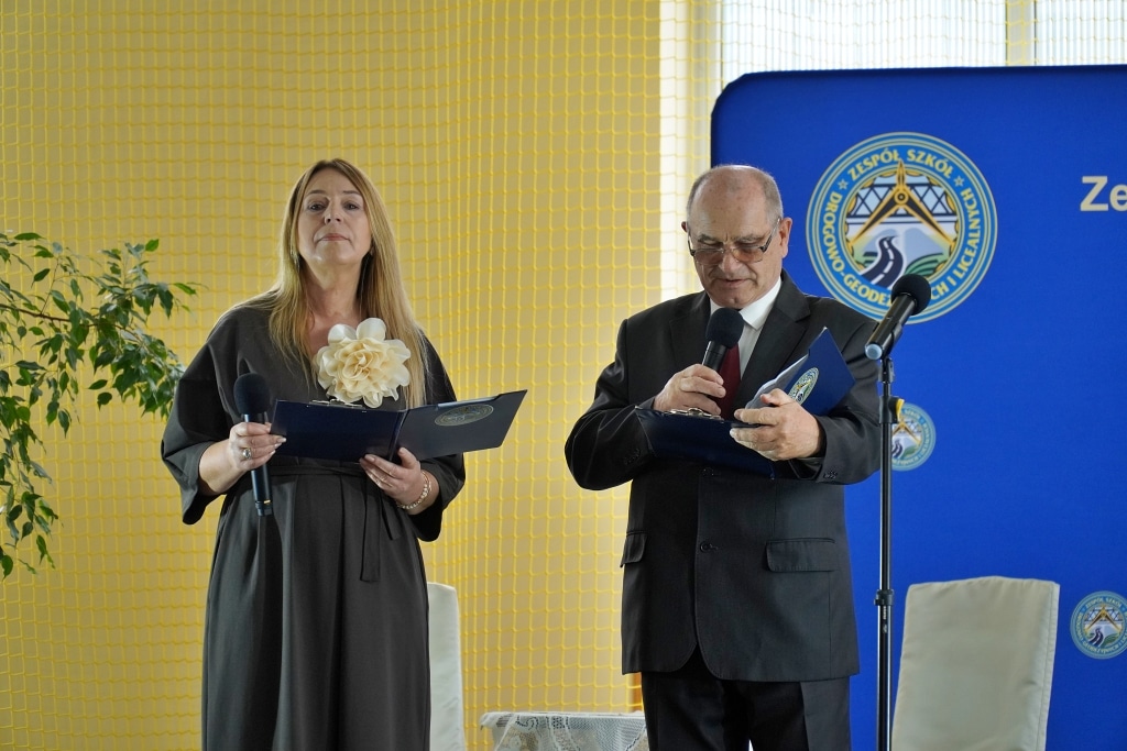 85-lecie Zespołu Szkół Drogowo-Geodezyjnych w Jarosławiu: wręczenie dyplomów