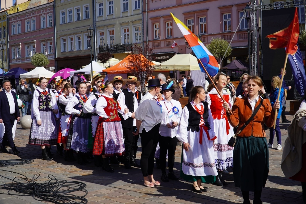 Otwarcie sezonu turystycznego w Jarosławiu: parada w strojach ludowych
