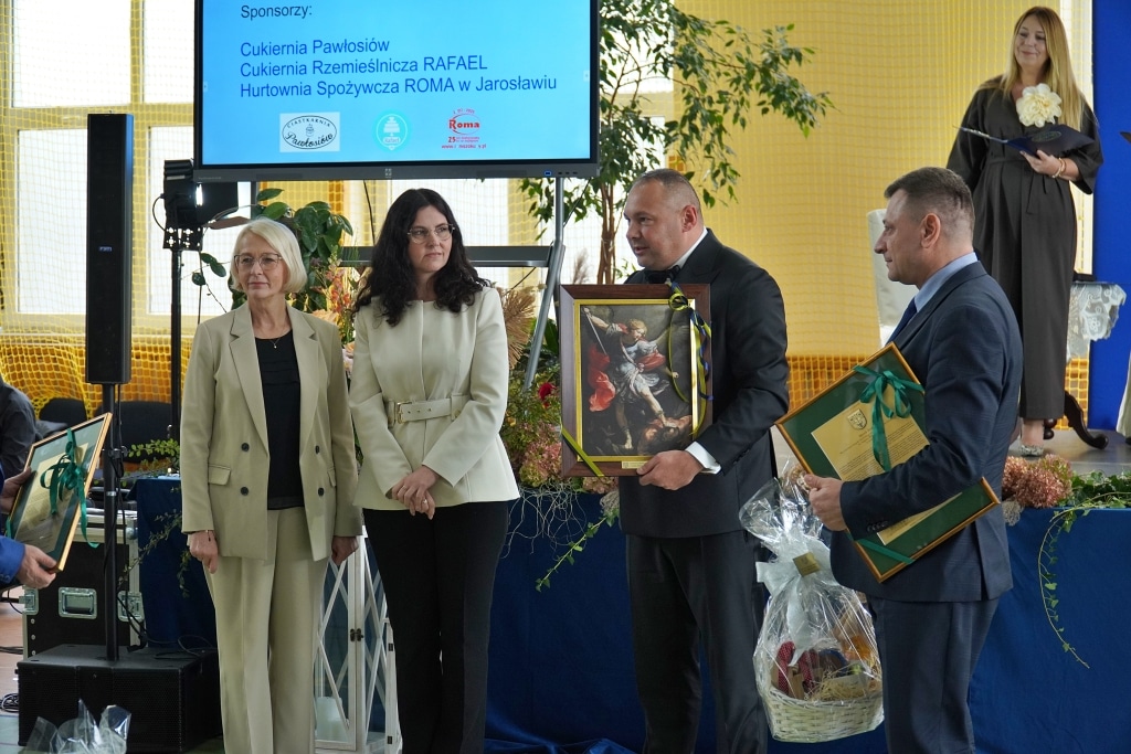 Uroczystość w Zespole Szkół Drogowo-Geodezyjnych w Jarosławiu z okazji 85-lecia