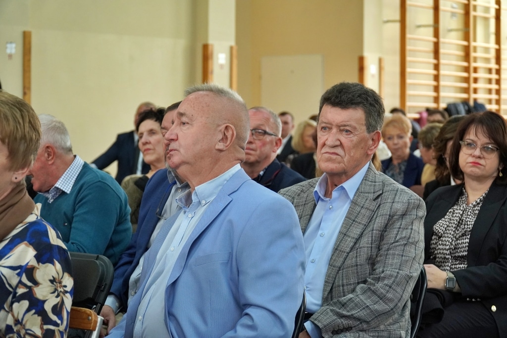 Uczestnicy jubileuszu 85-lecia Zespołu Szkół Drogowo-Geodezyjnych i Licealnych w Jarosławiu.