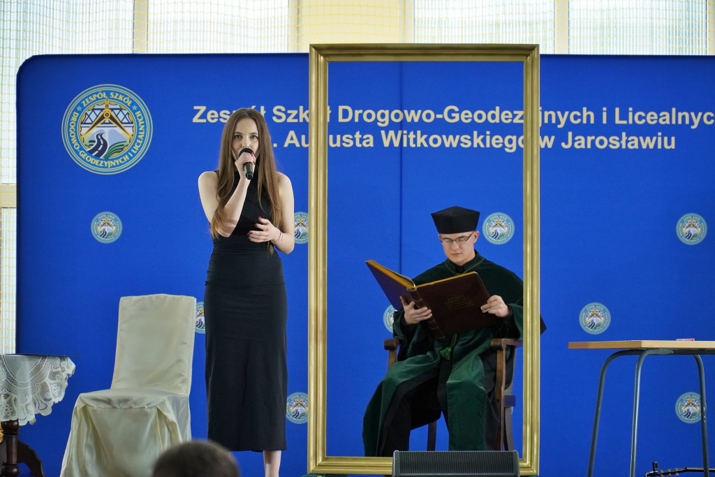 Jubileusz 85-lecia Zespołu Szkół Drogowo-Geodezyjnych w Jarosławiu: przemówienie i wręczenie dyplomów.